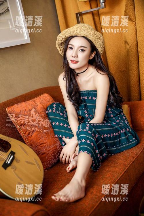 头条女神 - COCO的女仆合集：清纯之下的小确幸，谁能拒绝呢？