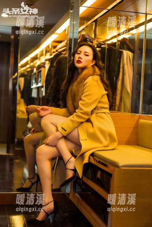 头条女神 - 乔安的JK图集——看，我的小裙子都在唱歌了！