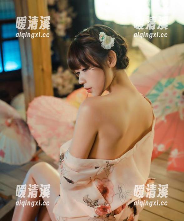 被奈汐酱Nice的连衣裙虏获了，免费的美图谁能拒绝，简直像是时光倒流的感觉。