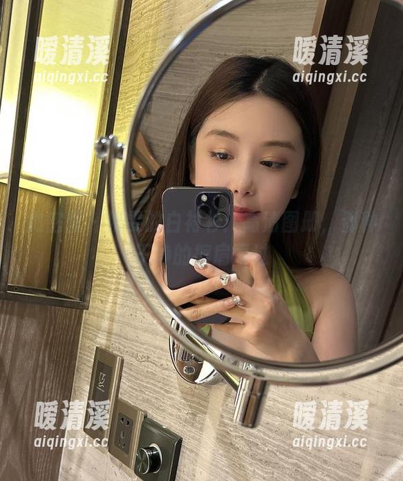 微密圈 - 奶雯的白衬衫：高清图册，那种干净的擦肩而过