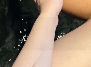 微密圈 - 老板说银色吊带裙要穿出色，奶雯立马给你演绎合集