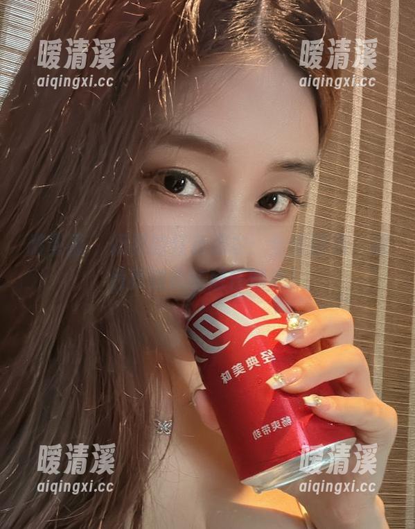 微密圈 - 奶雯的红色战衣：全套图集，颜色亮过我的前任情史！