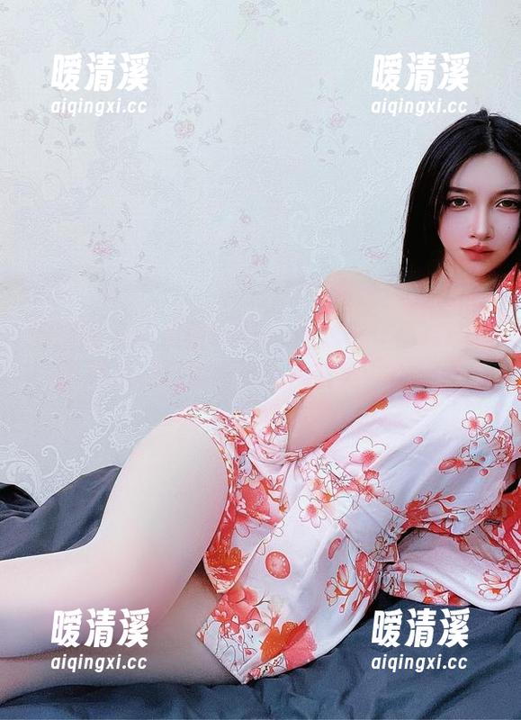 微密圈 - 给姐姐Lalion的秘密作品点个赞，下载后的沉默刚好让人察觉一丝异样。