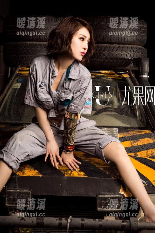 尤果网 - 无圣光写真：小琪的短裙，走路都能撩动我的小心脏。