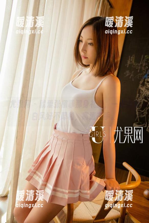 尤果网 - 就爱张栩菲那身礼服，一点点黑白风好不犀利，高清在手。