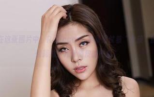 尤物馆 - 在这张图片中，Rebecca_吴颖茵仗着“女孩”的身份，偷偷释放了几分俏皮的气息。