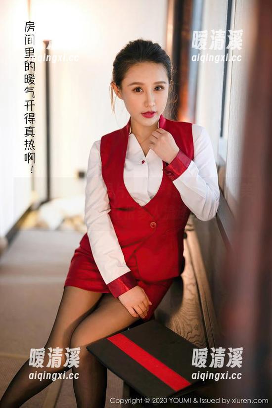 尤蜜荟 - 这组图片里的严利娅Yuliya美腿，感觉会让很多人流连忘返。