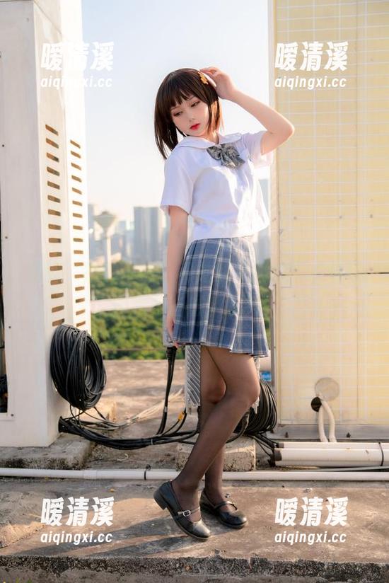 说到“您的蛋蛋”和她的“奶牛”，原图真是有些出乎意料。