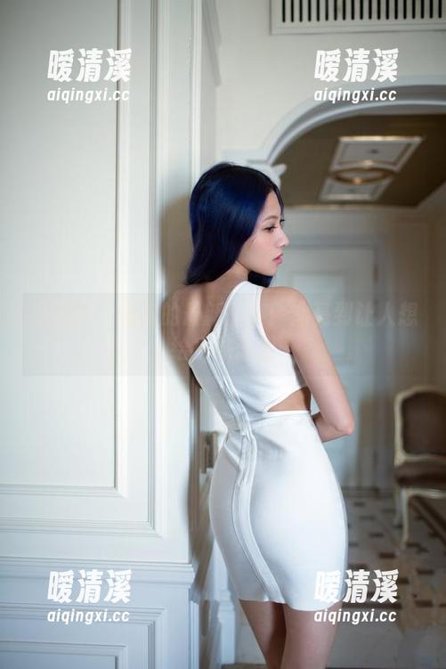 推女郎 - 易阳的最新图集：油亮到让人想给皮肤涂蜡