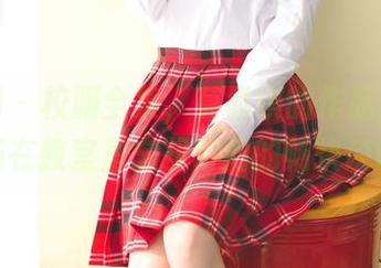 果团网 - 校服全集，莫雅琪的作品，像是一场在教室里忘却时间的畅快谈话。