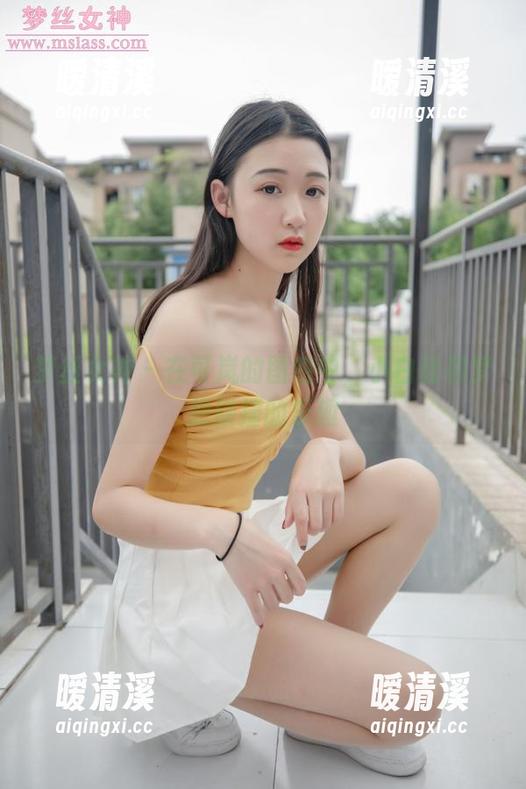 梦丝女神 - 在可岚的图包中，小白鞋和梦想碰撞的乐趣