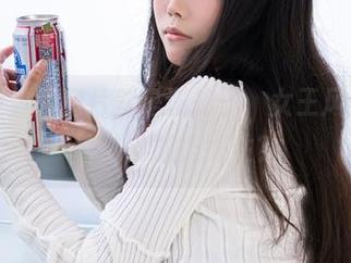 看吧，眼前的图片就是汪知子，女王风范从容自信，谁能挡得住？
