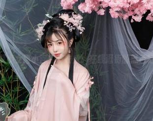 爆机少女喵小吉的皮衣秀：在线逛街的黑色幻想