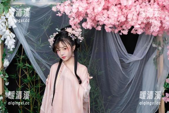 制服控们看过来，爆机少女喵小吉的福利图包让人眼花缭乱！