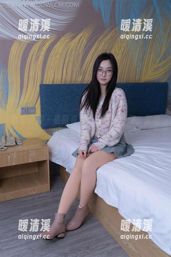 物恋传媒 - 最新资源：泡泡的长腿，美得不敢直视，咋办？