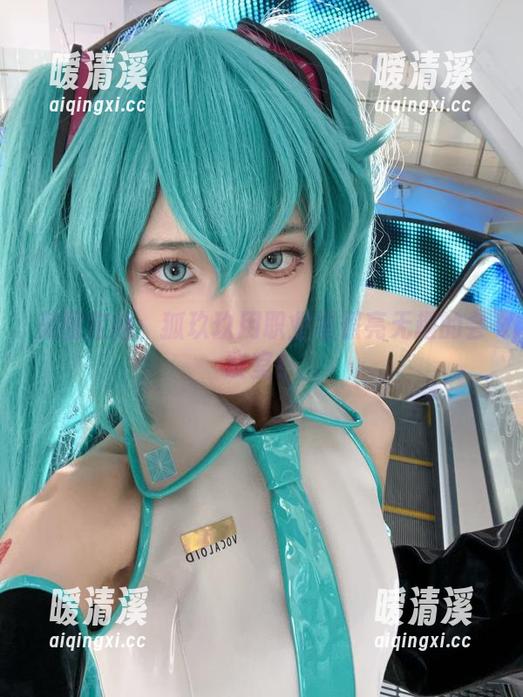 美图定格：狐玖玖用职业装照亮无趣的会议室！