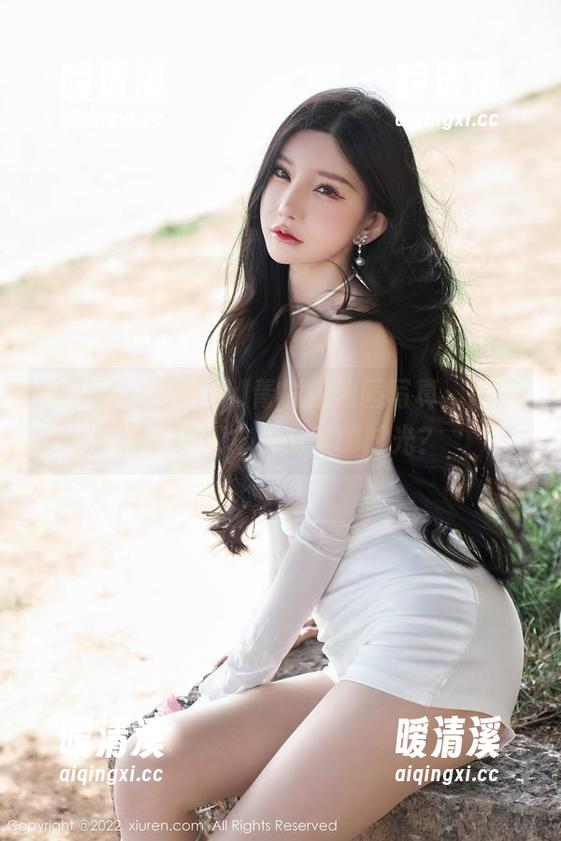 秀人网 - Cheryl青树的校园写真，图里有多少课本和偷懒的时光？
