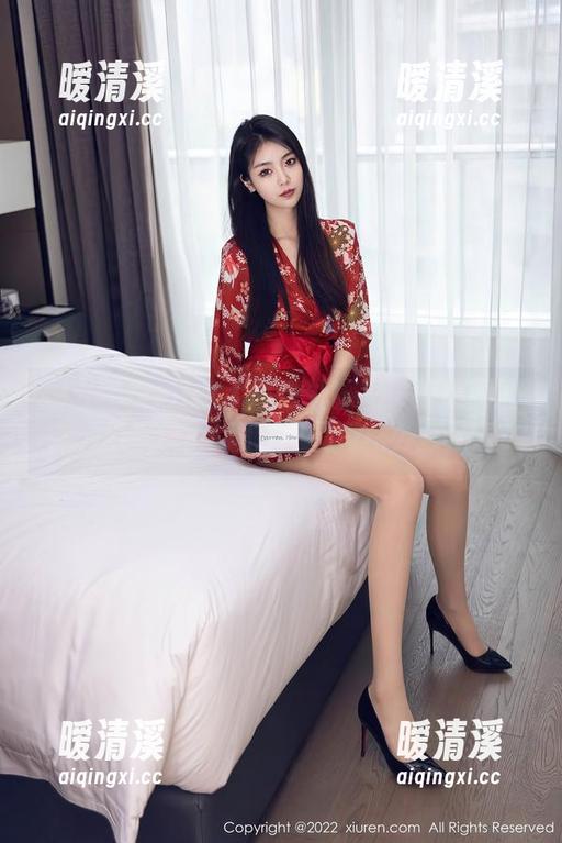 秀人网 - Milk大萌在礼服里好像美丽的涟漪，图库精选中显得格外撩人