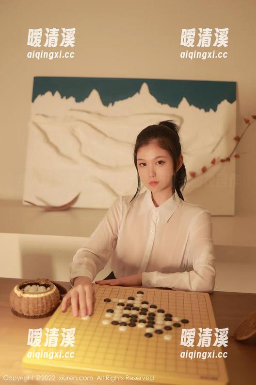 秀人网 - 多香子呼唤你：见证我的校园作品，别羞涩，快分享！