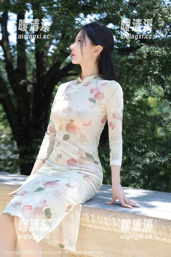 秀人网 - 容容容Alice的高清自拍作品集：每一张都那么“懒散”，让人沉迷