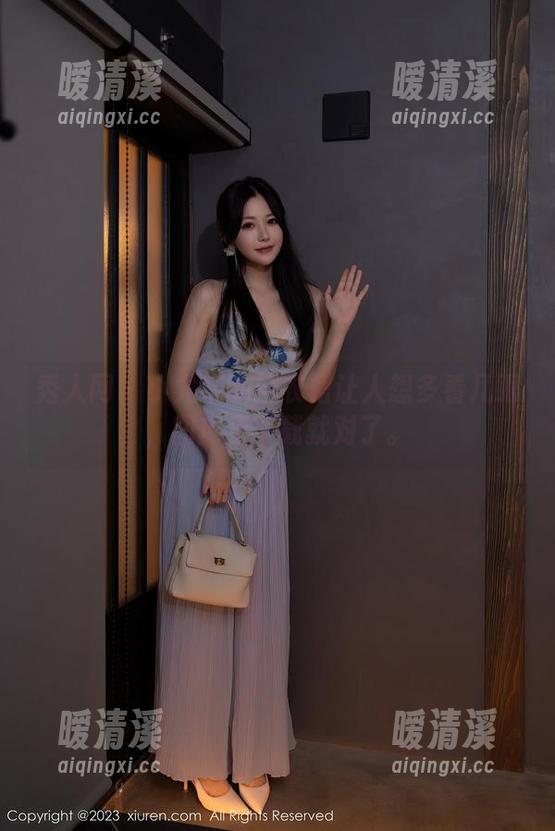 秀人网 - 小尤奈的连衣裙让人想多看几眼，图库里下载就对了。
