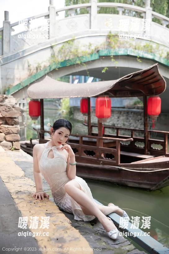 秀人网 - 免费图集疯启：小海臀Rena的高跟鞋风潮，总有那么一瞬让你猝不及防