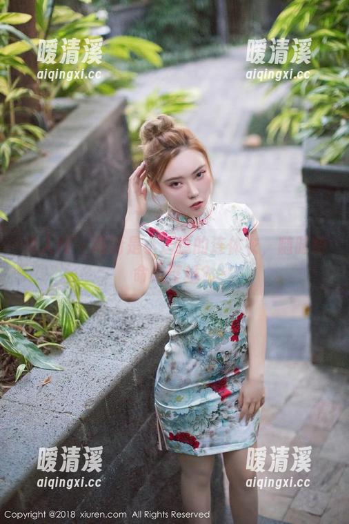 秀人网 - 高清是小逗逗的连体衣，随时待命做壁纸？