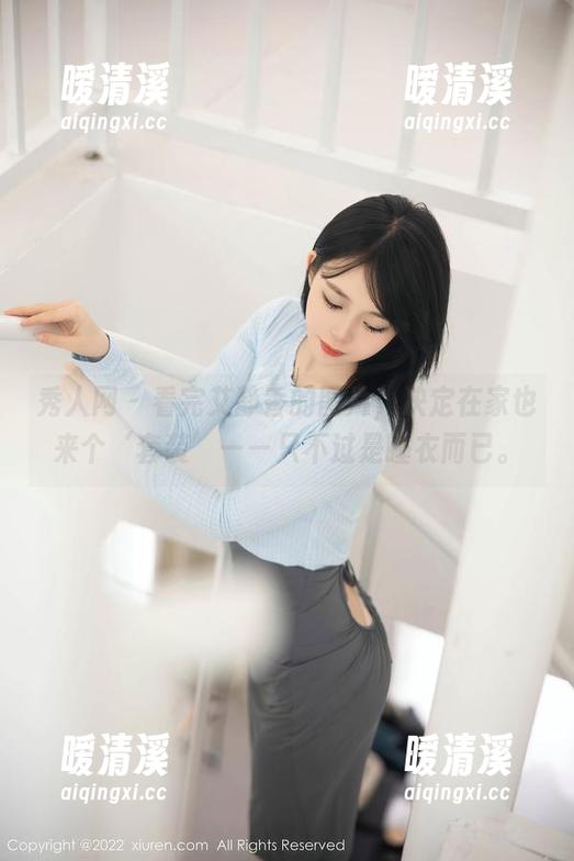秀人网 - 看完艾静香的图片，决定在家也来个‘套装’——只不过是睡衣而已。