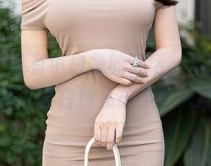 秀人网 - 没有小白兔的童话，麻吉小兔子照样可爱白色私拍不如人意！