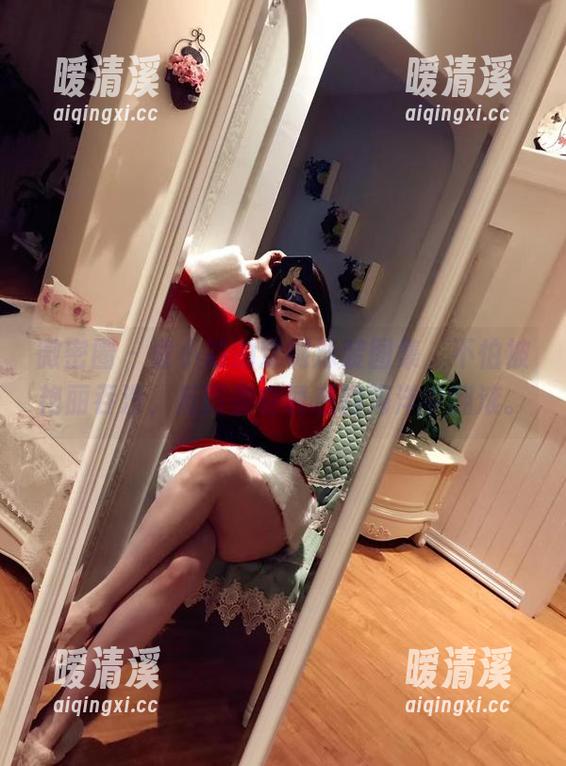 微密圈 - 童小芯的定制泳装图集，不怕被艳丽吞没，反而像在诱惑的海洋中翻滚。