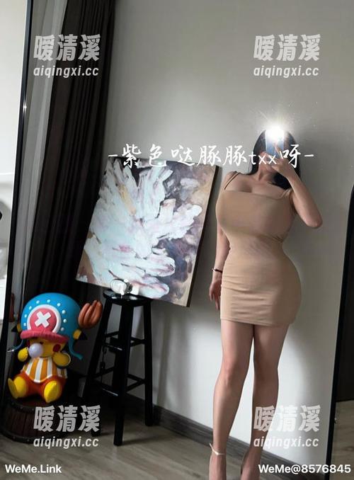 微密圈 - 每一张图片都是童小芯的诡异挑逗，紫色的光线在玩捉迷藏。
