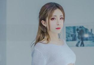 原图展示，翎柒菜菜的女王气场被捕捉到啦