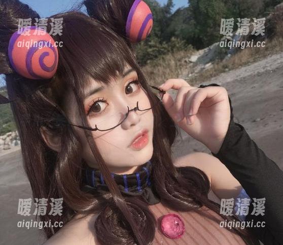 芊川一笑MNK的全套写真：玉藻前的娇羞舞步