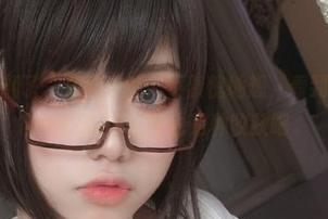 免费！我翻了一遍又一遍，不羞愧地想，看到芊川一笑MNK的2B圣诞也是种收获吧。