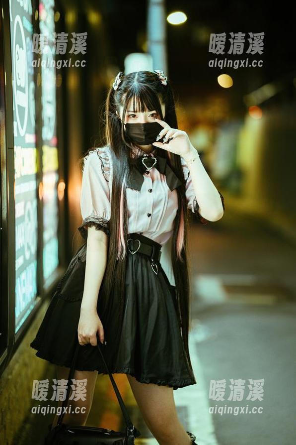 看这合集中落落Raku的女友，不分享可真小气，网盘都开了！