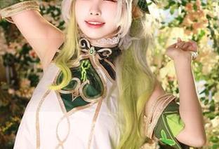 泳池cos，再次证明落落Raku的绝对存在，高清让人惊艳。