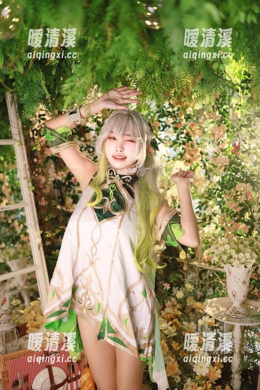 泳池cos，再次证明落落Raku的绝对存在，高清让人惊艳。