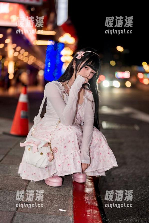 落落Raku的蕾丝写真集，这资源怕是要疯了吧？