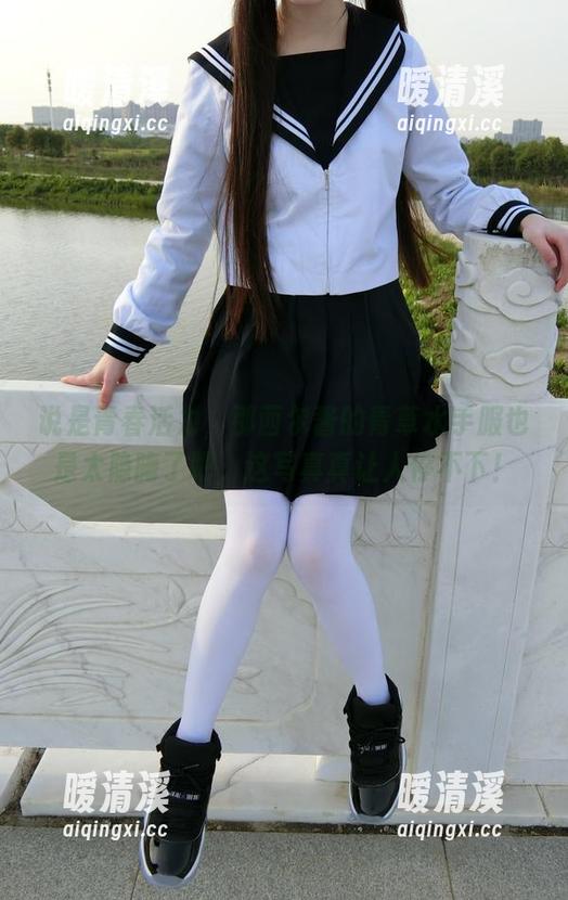 说是青春活力，那西尔酱的青草水手服也是太隐晦了吧，这写真真让人停不下！