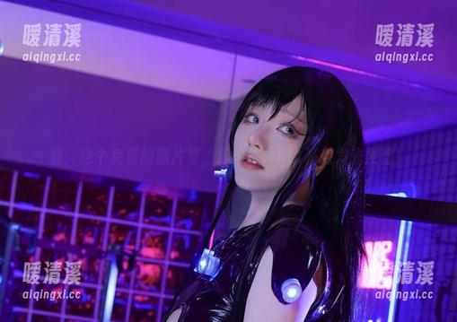 起司块wii 看,这个免费的照片里,起司块wii比基尼发光发热!