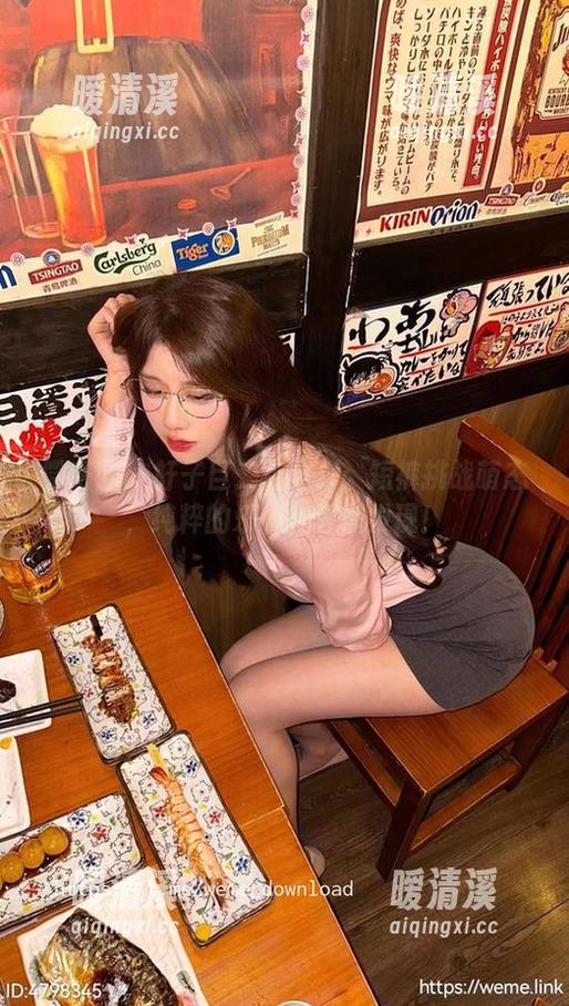 微密圈 - 轩子巨二兔全集：短裤挑战萌态，纯粹的乐趣在等你发现！
