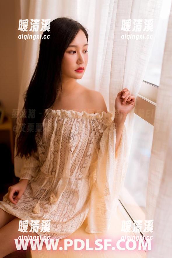 轰趴猫 - 一个有趣的图库，里面藏着Ellie艾栗栗和她的女友，更像是色彩斑斓的想象拼图。