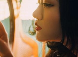 轰趴猫 - 可乐Vicky穿水手服的写真集，可以下载吗？这个问题我想了个晚上。
