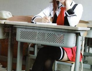 在这张在线忍者写真里，铭铭kizami似乎在说：“什么都看得到啊！”
