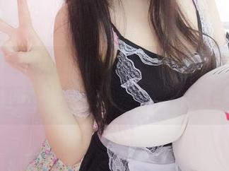 看到雪晴嘟嘟这组套图，那个恶魔拘束睡衣简直是“炼狱之美”，不想自拔。