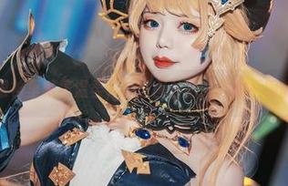 她的眼神里藏着温柔，点击图片吧，下载不同的雪猫