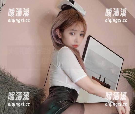 大凤礼服穿上雯妹不讲道理的身上，你在哪儿等？赶紧来下载免费图集！