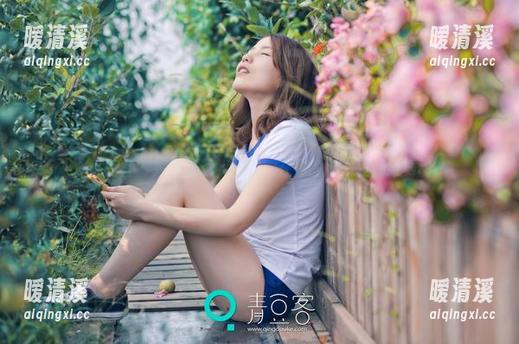 青豆客 - 妮小妖透明图集：在你的脑海里肆意舞动